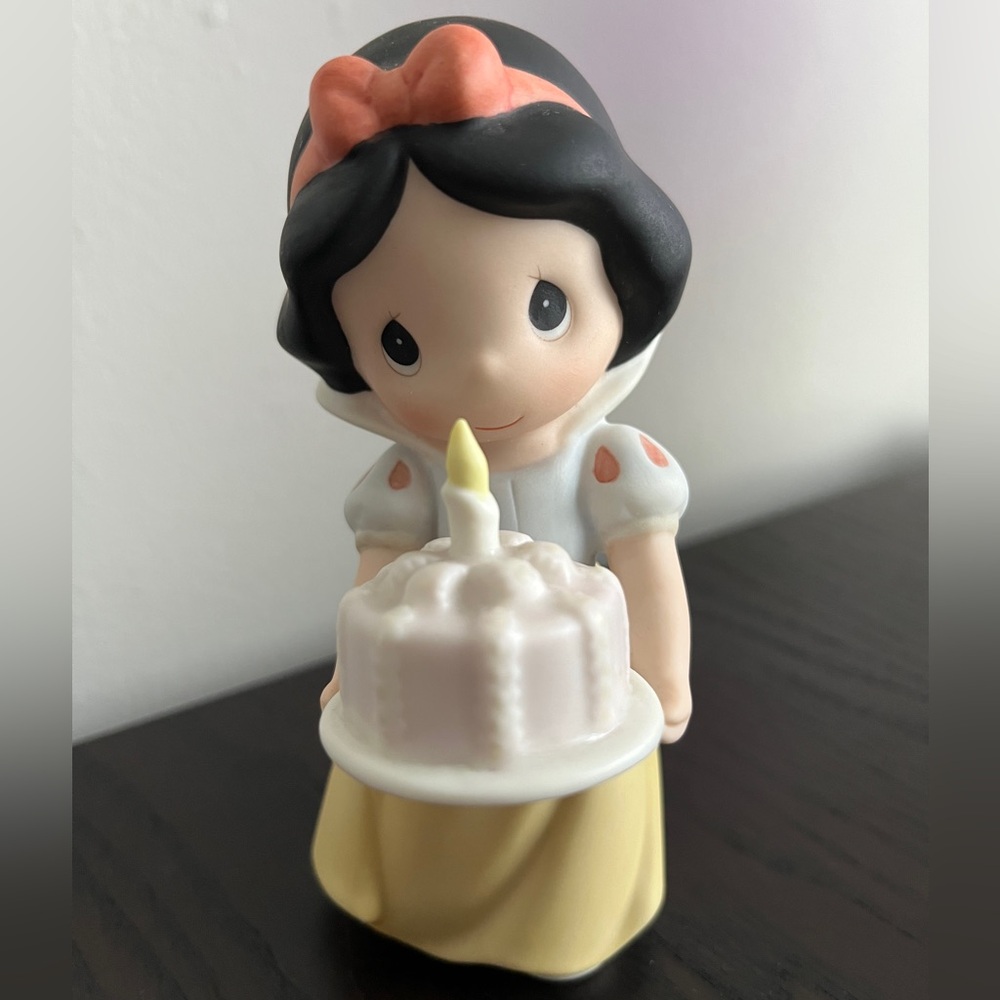 Disney Snow White Precious Moments Figurine